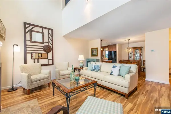 902 River Renaissance C02, East Rutherford, NJ 07073