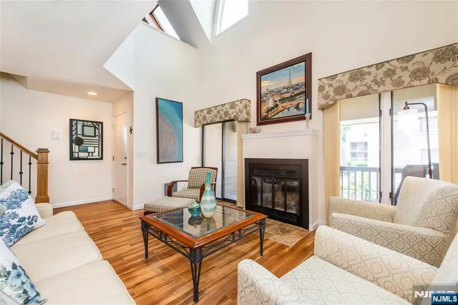 902 River Renaissance C02, East Rutherford, NJ 07073 - #2