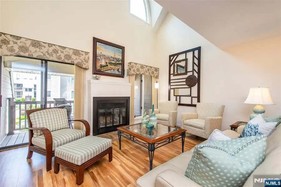 902 River Renaissance C02, East Rutherford, NJ 07073 - #3