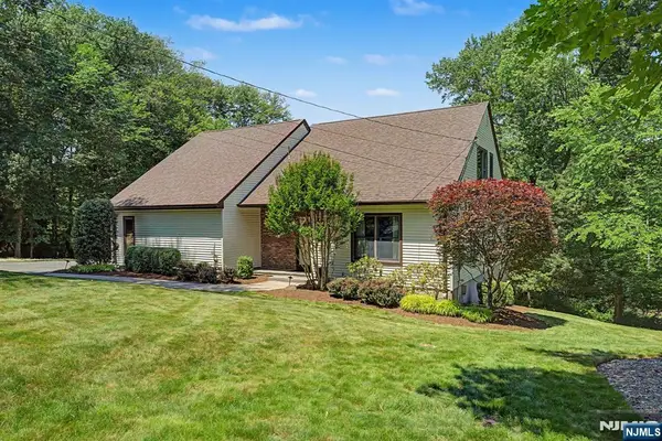 829 Ramapo Valley Road, Oakland, NJ 07436