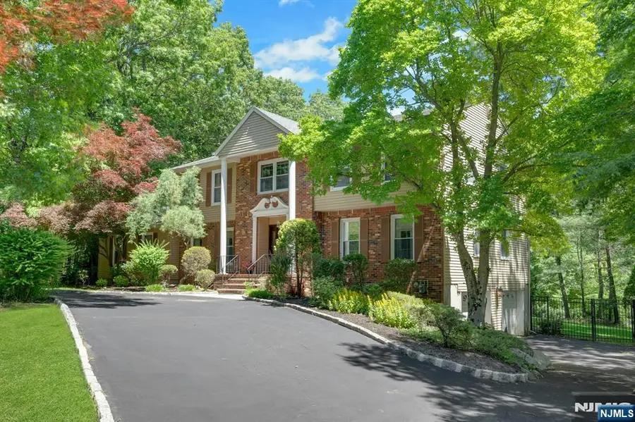 10 Moonshadow Court, Kinnelon, NJ 07405 - #2