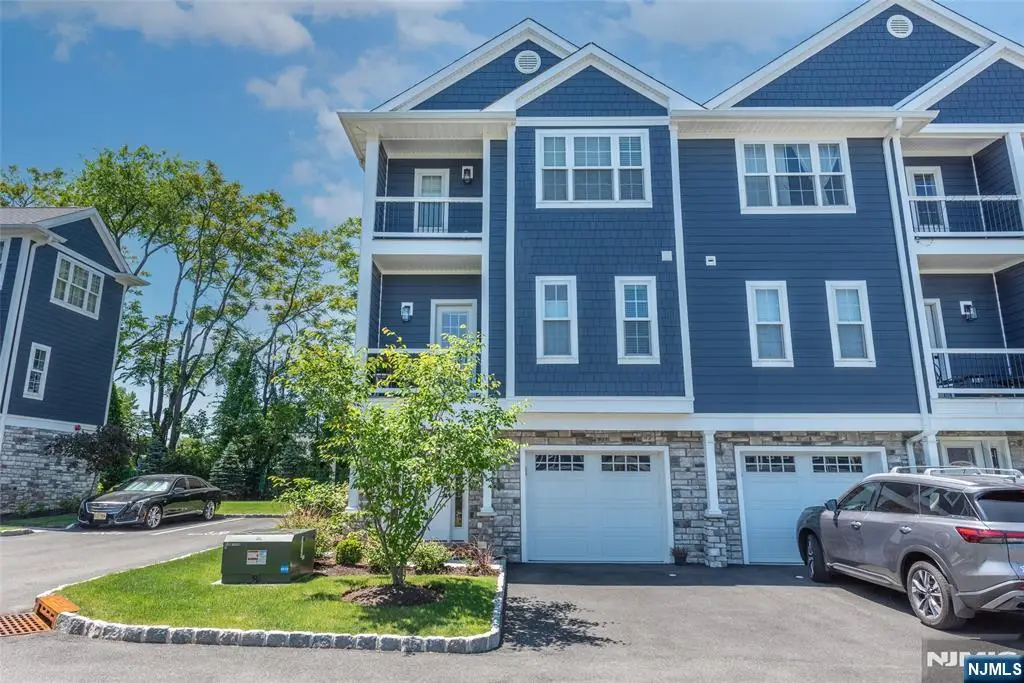 8 Deans Court, Fairfield, NJ 07004 - #1