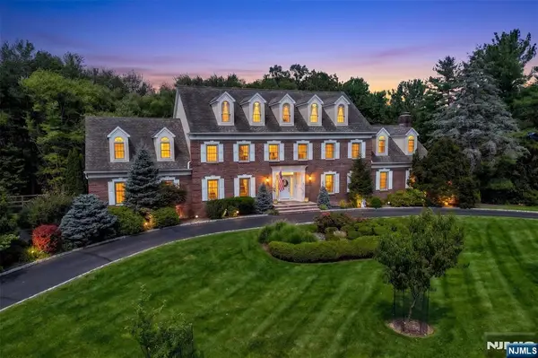 958 Arapaho Trail, Franklin Lakes, NJ 07417
