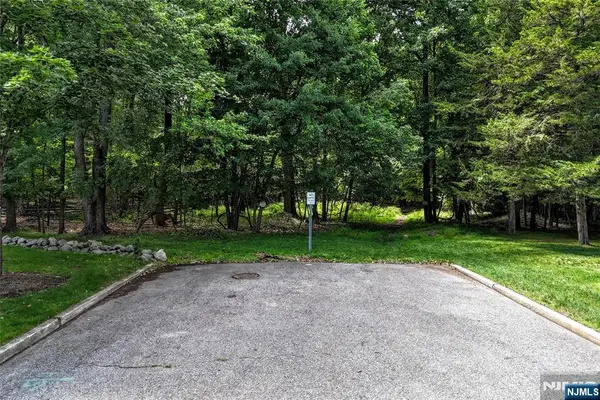 7 Monroe Drive, Mahwah, NJ 07430