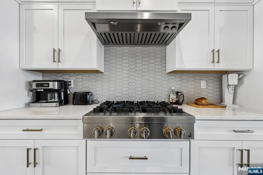 16 Goldfinch Drive, Upper Saddle River, NJ 07458 - #3