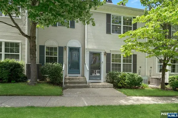 2262 Nash Court, Mahwah, NJ 07430