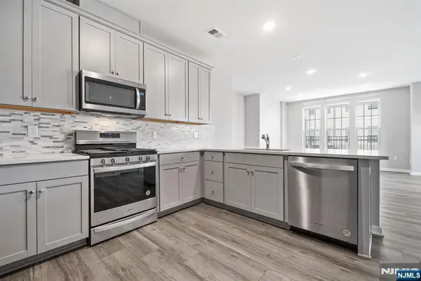 2 Arnold Drive 5301, Wood Ridge, NJ 07075