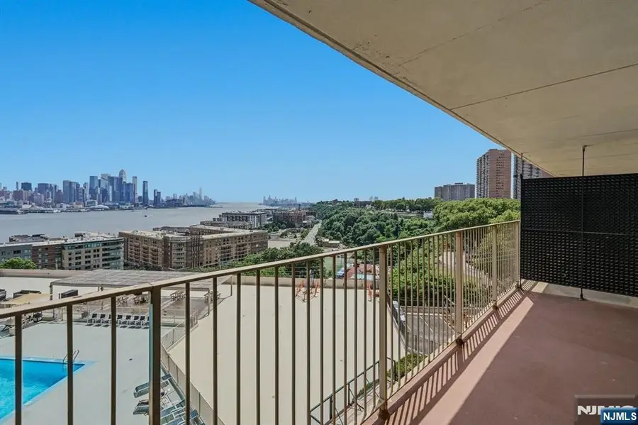 6040 Boulevard E 5D, West New York, NJ 07093 - #2