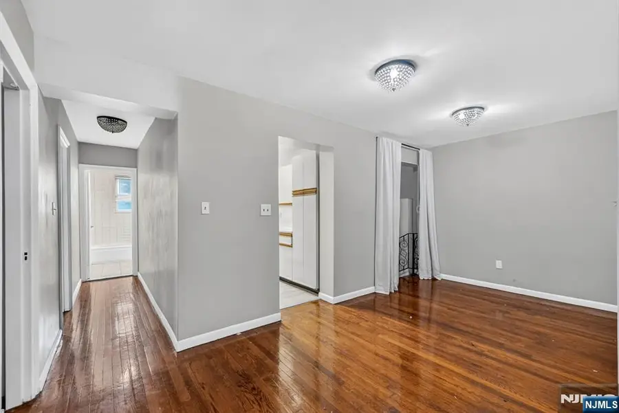19 Lyons 204, Newark, NJ 07112 - #2