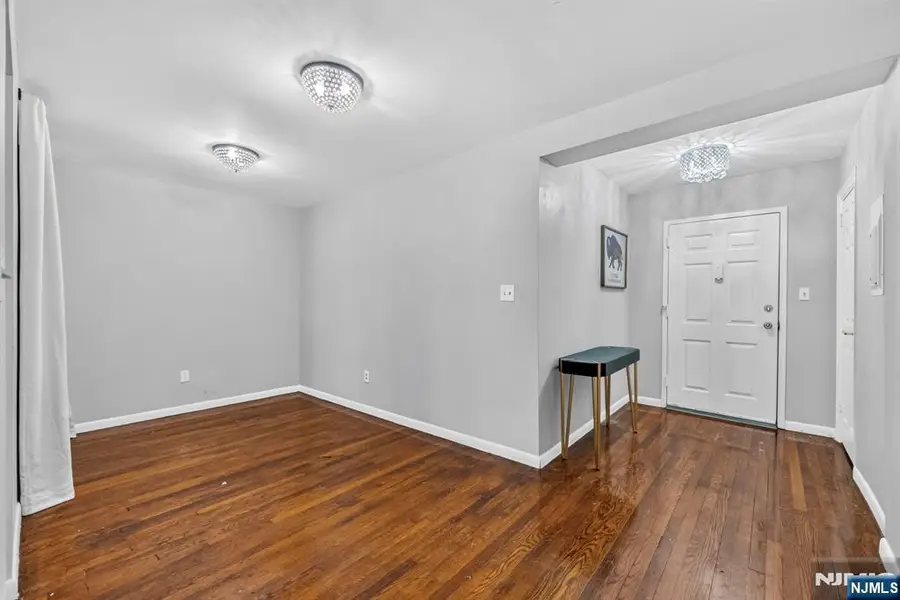 19 Lyons 204, Newark, NJ 07112 - #3