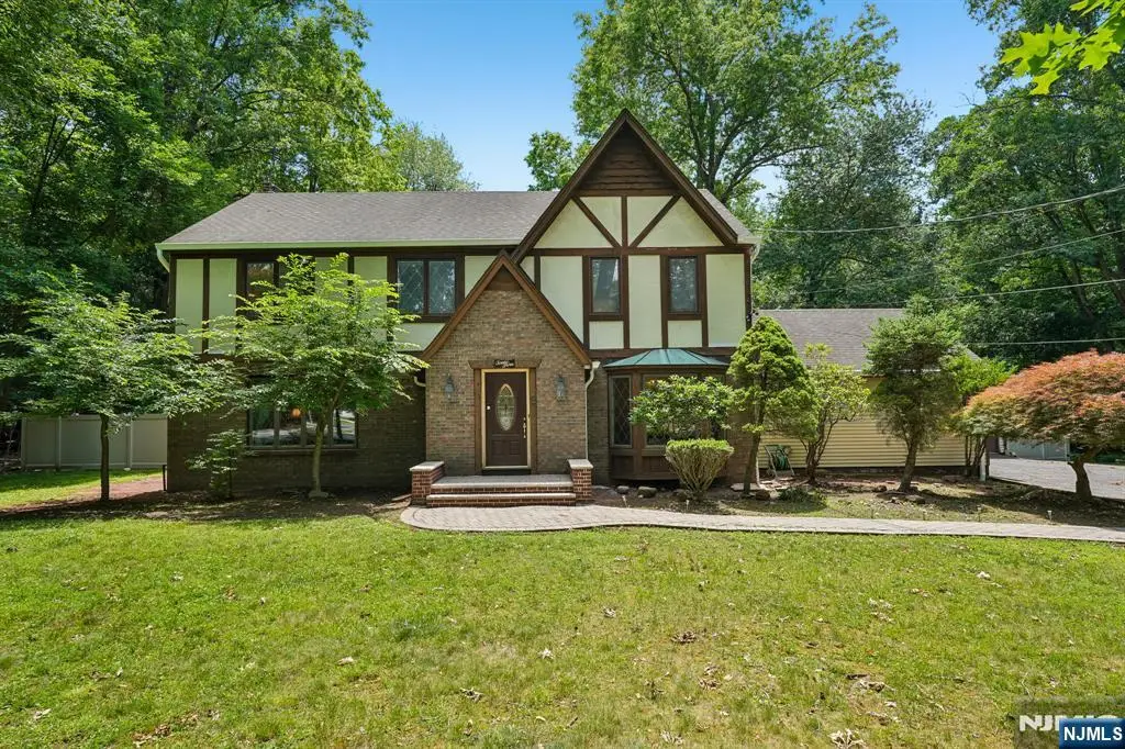 27 Chestnut Avenue, Old Tappan, NJ 07675 - #1