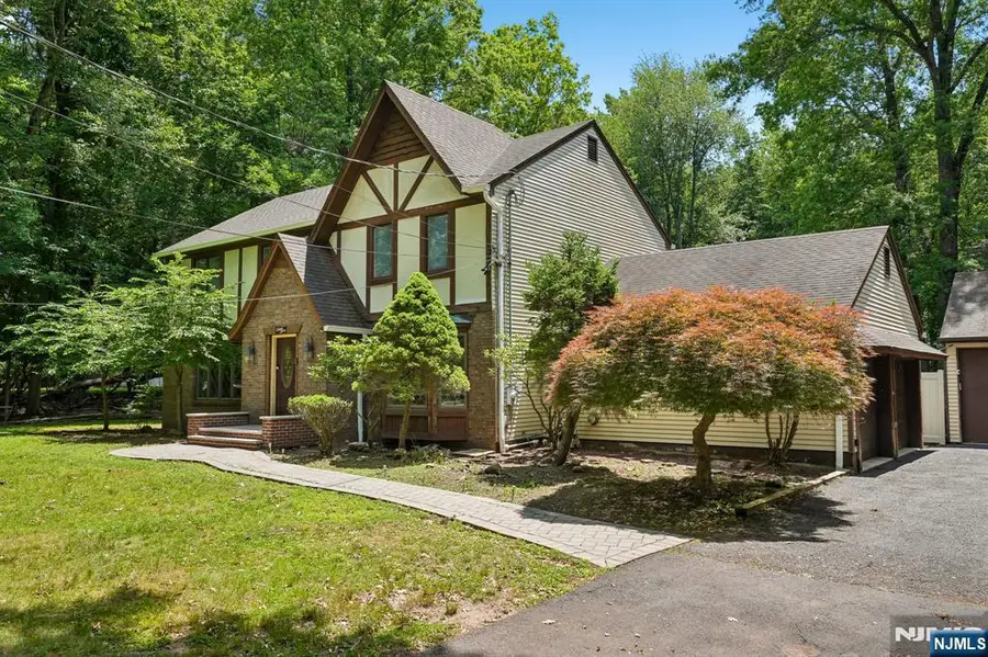 27 Chestnut Avenue, Old Tappan, NJ 07675 - #3