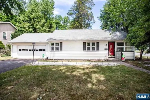 4 Beverly Road, Glen Rock, NJ 07452