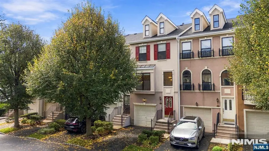 425 Manchester Drive, Nutley, NJ 07110 - #2