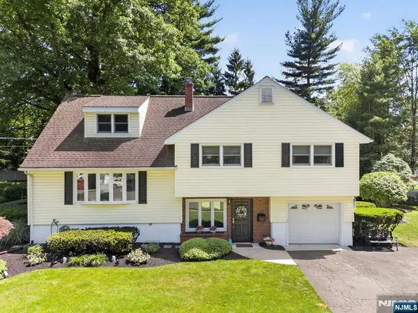 13 Gritman Court, Westwood, NJ 07675