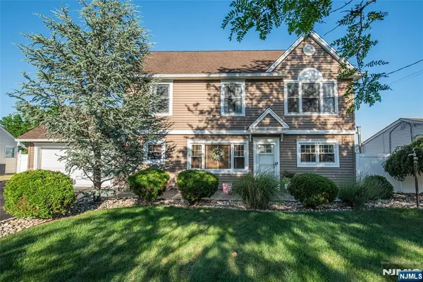 17 Leonard Terrace, Wayne, NJ 07470