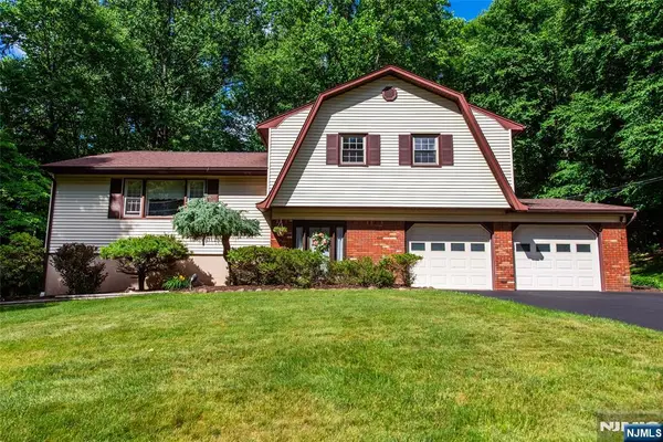 27 Dewey Drive, Ringwood, NJ 07456