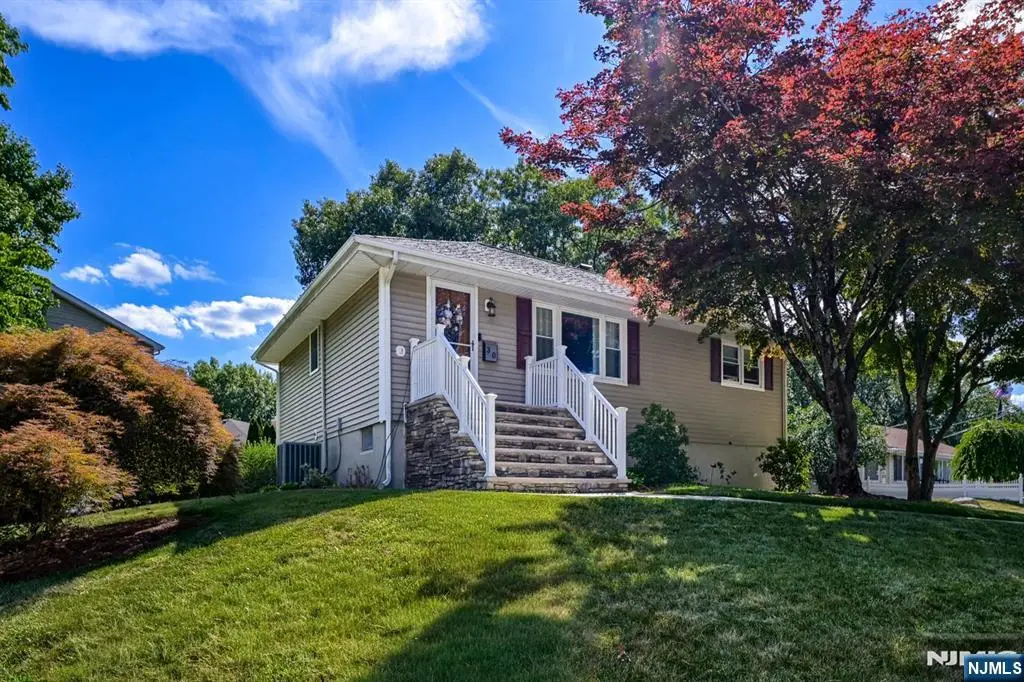 30 Heather Lane, Bloomingdale, NJ 07403 - #1