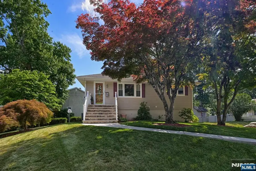 30 Heather Lane, Bloomingdale, NJ 07403 - #2