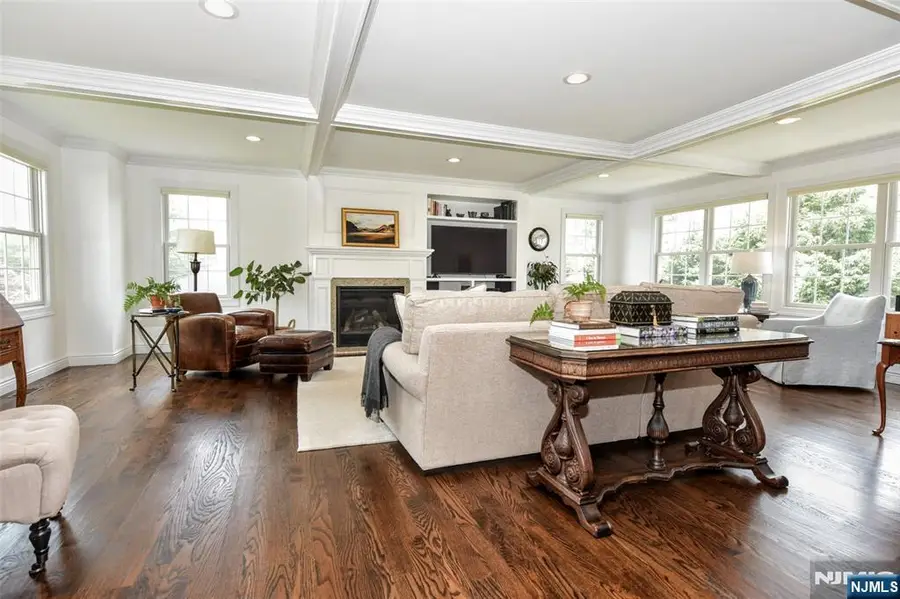 121 Vreeland Avenue, Midland Park, NJ 07432 - #3