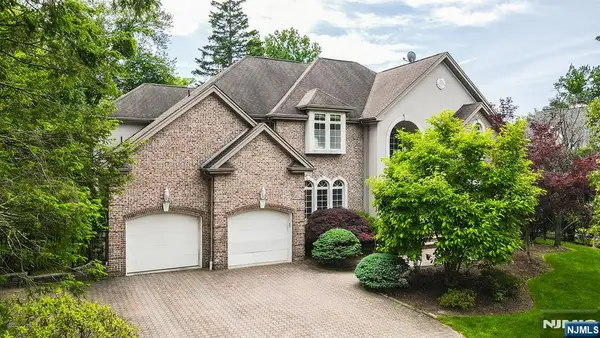 6 Maplewood Road, Closter, NJ 07624