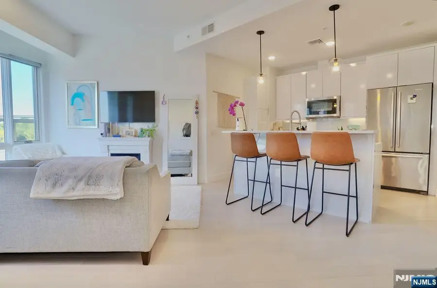 332 Newark Avenue 4A, Jersey City, NJ 07302 - #2