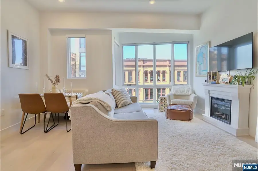 332 Newark Avenue 4A, Jersey City, NJ 07302 - #3