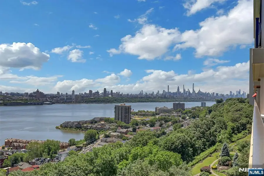 4 Horizon 1022, Fort Lee, NJ 07024 - #2