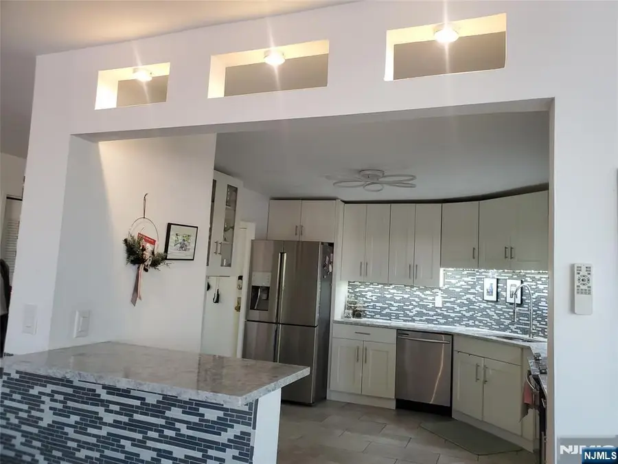 1203 Harmon Cove Tower, Secaucus, NJ 07094 - #2