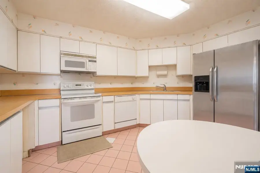 2006 Harmon Cove Tower, Secaucus, NJ 07094 - #2