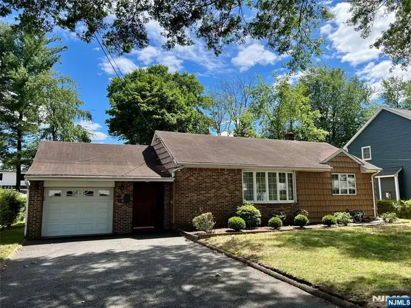 86 Willowbrook Court, Paramus, NJ 07652