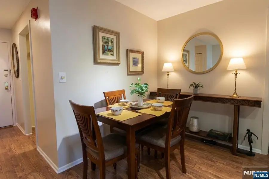 1033 Harmon Cove Tower, Secaucus, NJ 07094 - #2