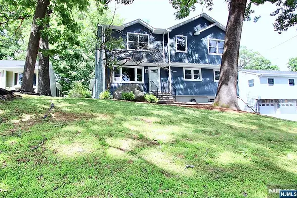73 Oneida Avenue, Oakland, NJ 07436