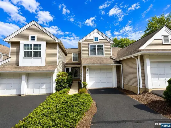 4 Woodmont Drive, Randolph Township, NJ 07869