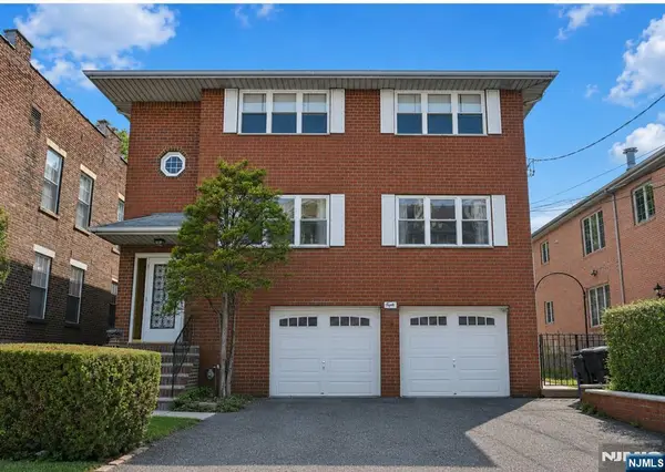 8 Cumbermeade Road, Fort Lee, NJ 07024