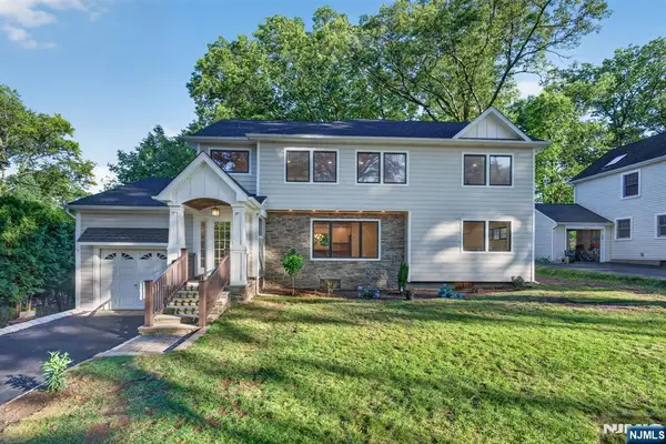 2 Garden Court, Ho-Ho-Kus, NJ 07423