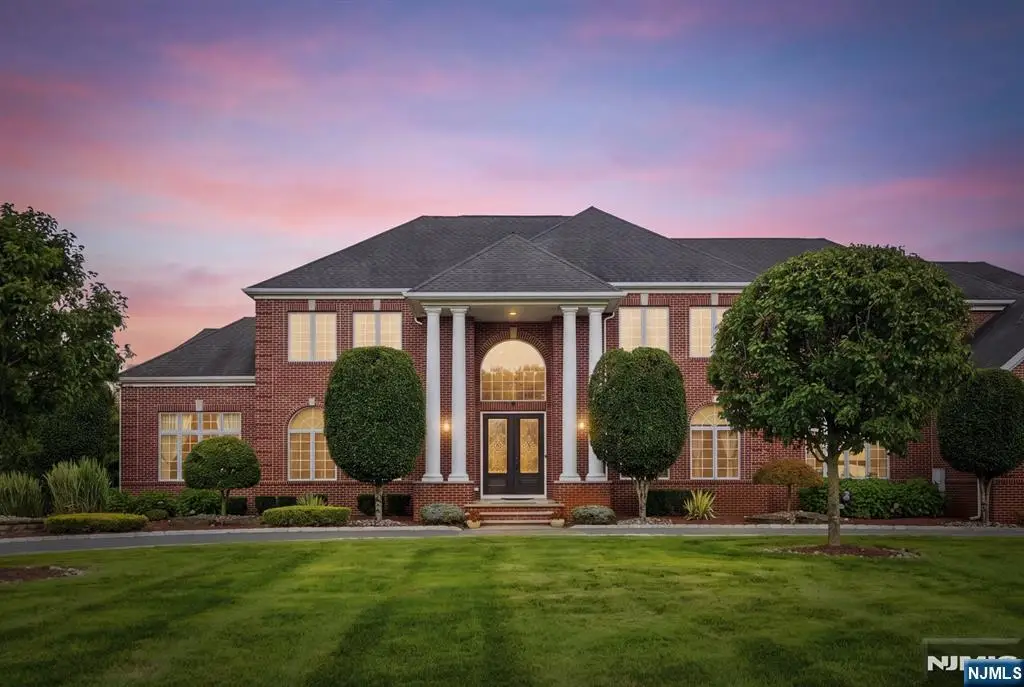 7 Crystal Court, Manalapan, NJ 07726 - #1