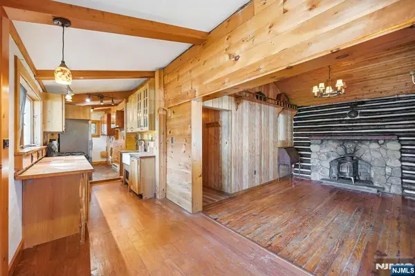 16 Allegheny Avenue, West Milford, NJ 07480