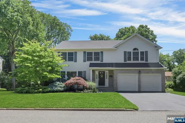 25 Hollywood Avenue, Emerson, NJ 07630