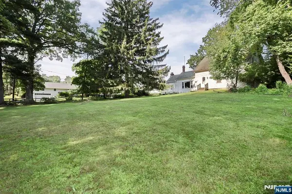 24 Middletown Road, Montvale, NJ 07645