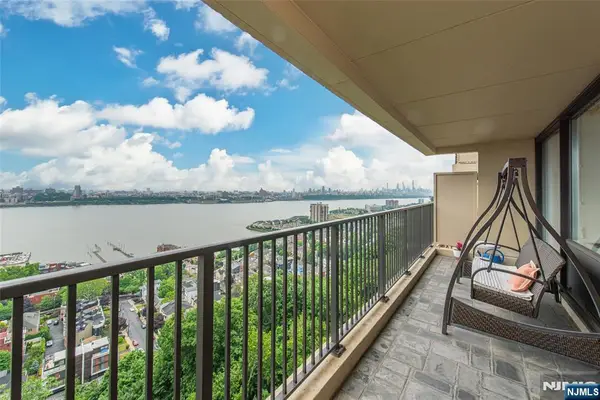 3 Horizon 1007, Fort Lee, NJ 07024