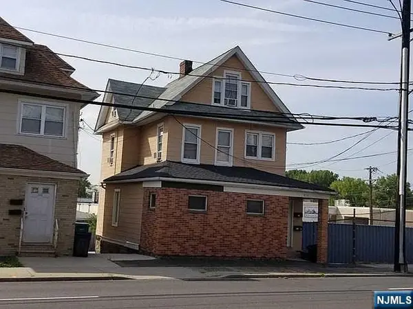 570 Grand Avenue, Ridgefield, NJ 07657