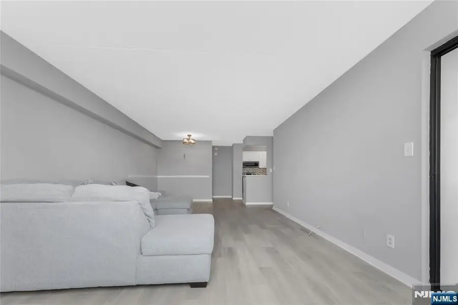 250 Gorge 21E, Cliffside Park, NJ 07010 - #2