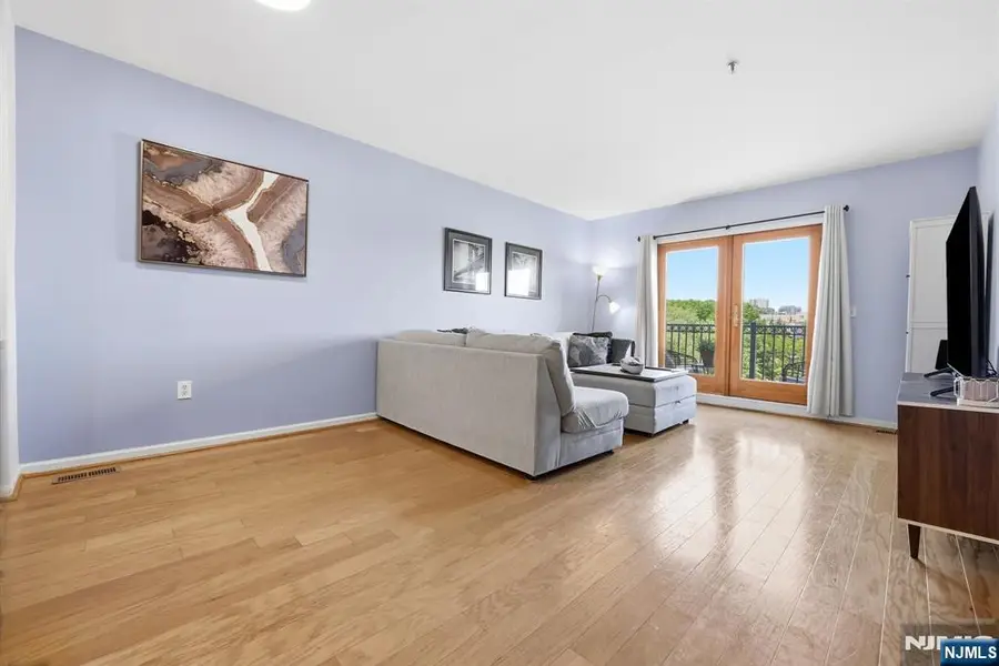 242 The Promenade 242, Edgewater, NJ 07020 - #3