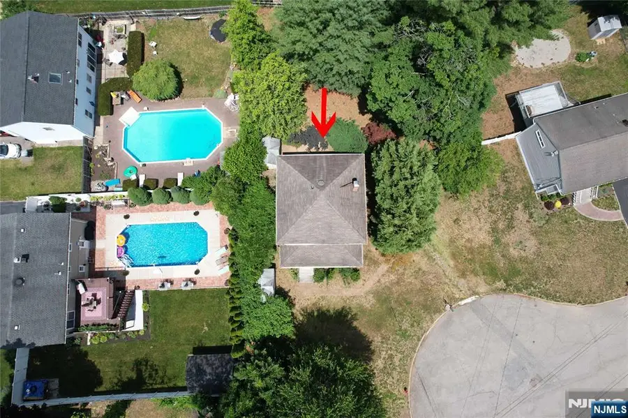 8 Brian Court, Pequannock, NJ 07440 - #3