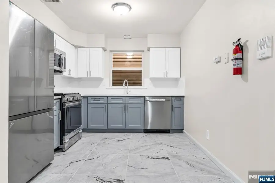 285 6th Street, Newark, NJ 07103 - #3