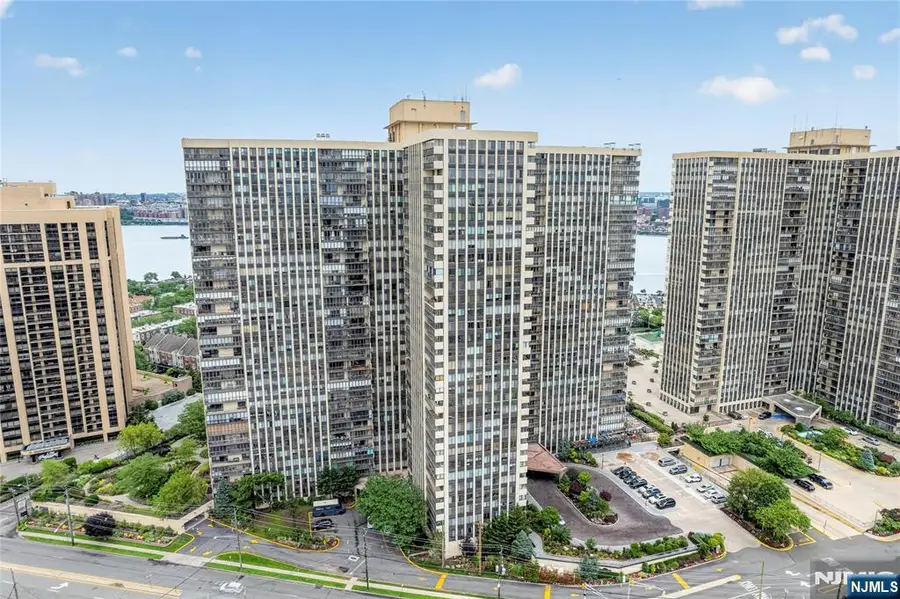 300 Winston Drive C3111, Cliffside Park, NJ 07010 - #2