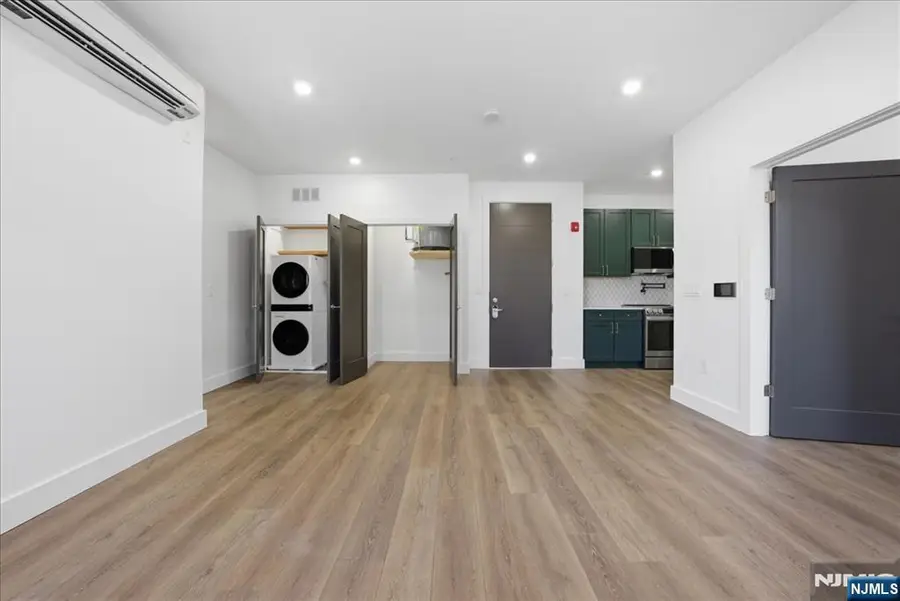 21 Lincoln 101, Newark, NJ 07102 - #3