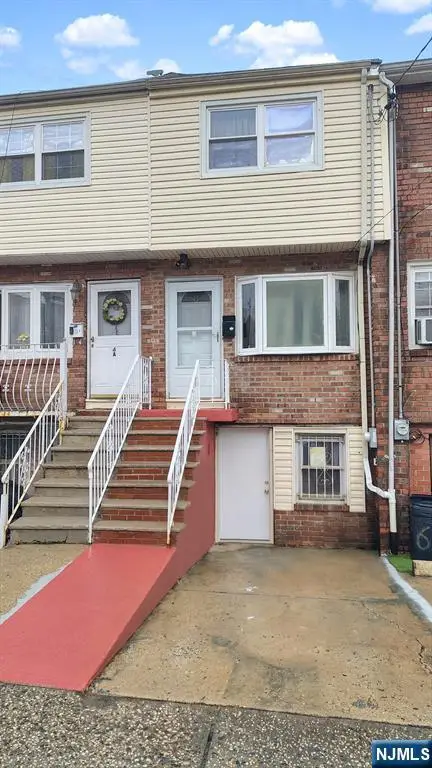 8 Van Nostrand Avenue, Jersey City, NJ 07305