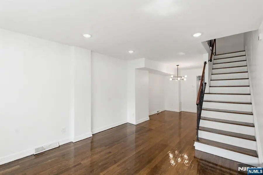 8 Van Nostrand Avenue, Jersey City, NJ 07305 - #3